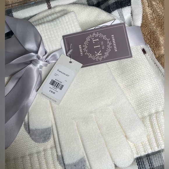 Francesca’s Scarf Beanie & Glove Gift Set Screen Compatible Christmas Gift - Picture 3 of 12